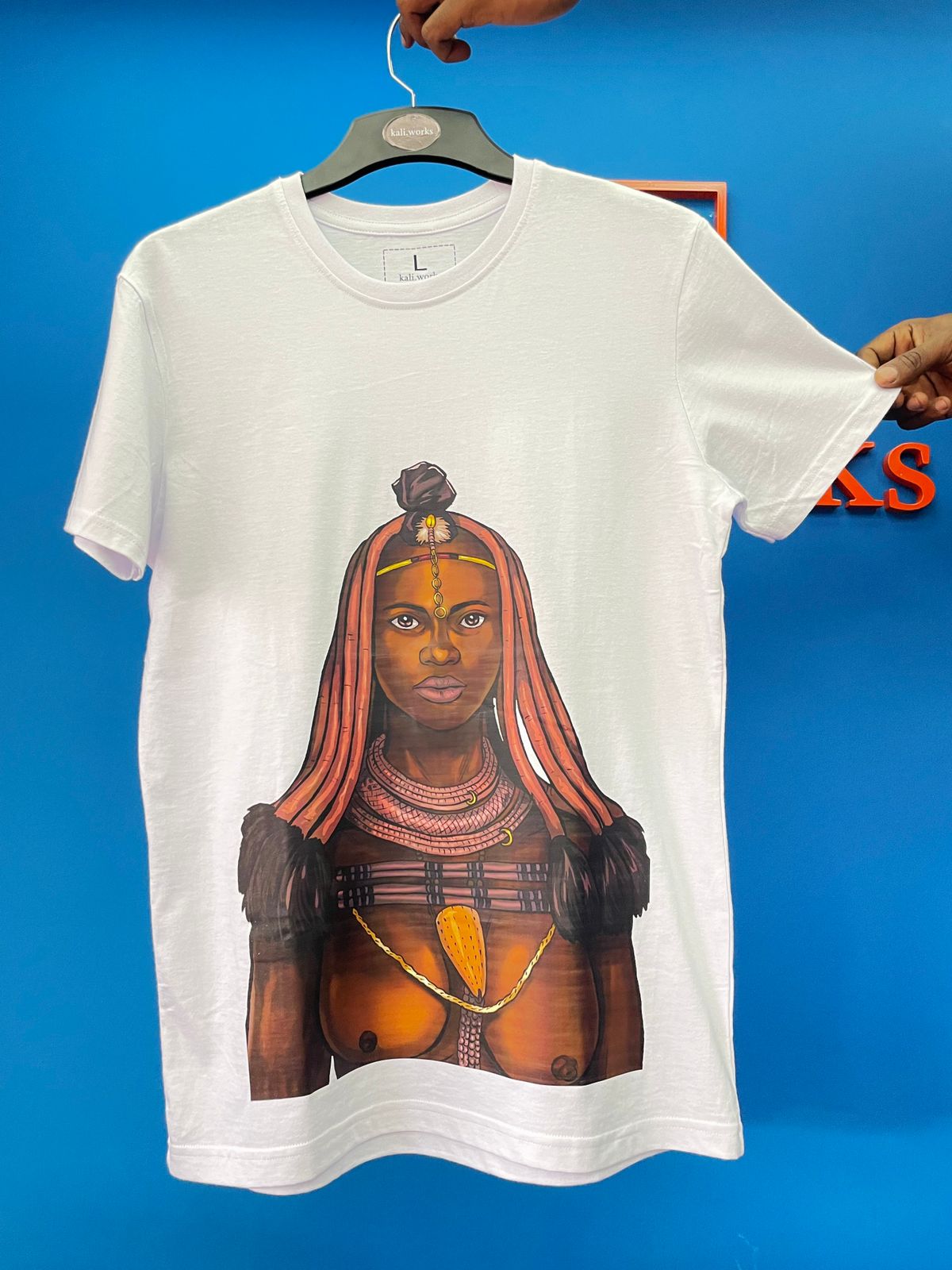 <transcy>Le t-shirt The Nairobian Ishara</transcy>